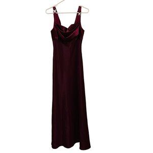 Elegant Burgundy Floor-Length Evening Gown With Rhinestone Brooch Detail & Drape